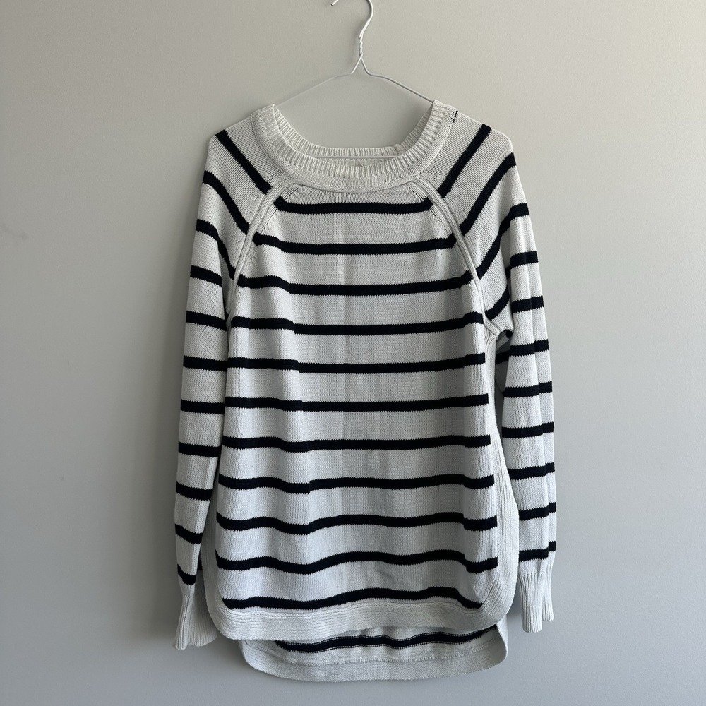 Universal Thread Striped Top Women's Large White And Black Long Sleeve Boat Neck